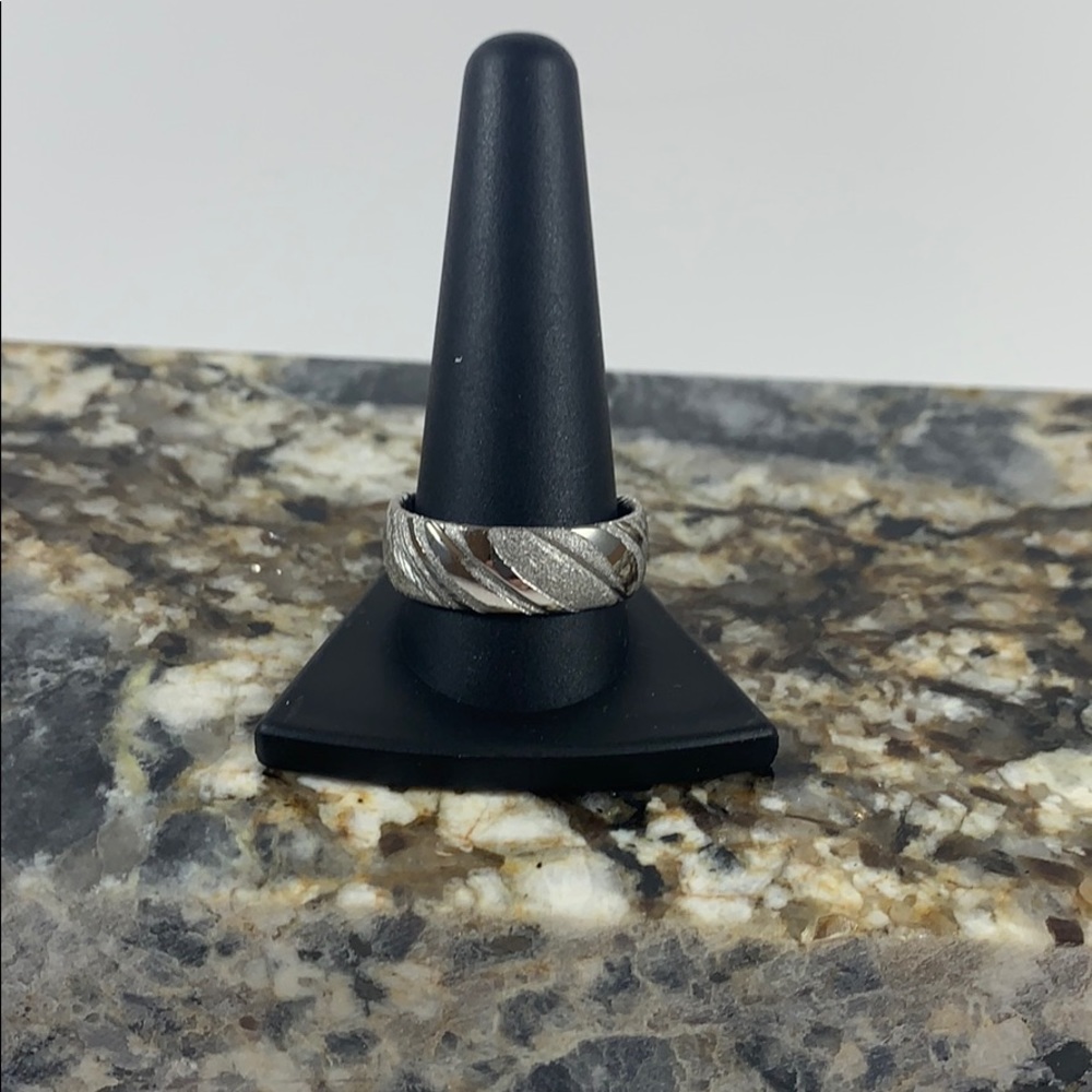 Men’s 8mm stainless steel wood effect size 12